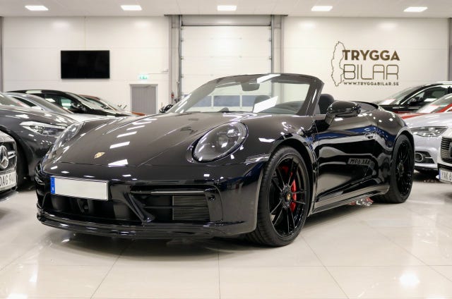 Porsche 911 Carrera 4 GTS 2024