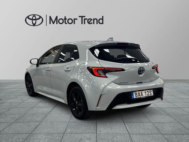 Toyota Corolla 2025 – bild 2