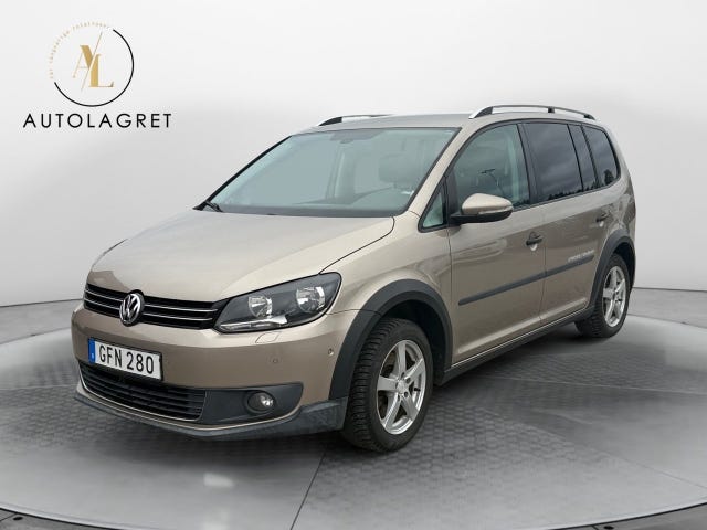 Volkswagen Touran Cross 2015