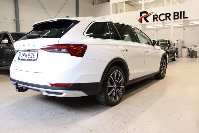 Skoda Octavia Scout 2023 – bild 4