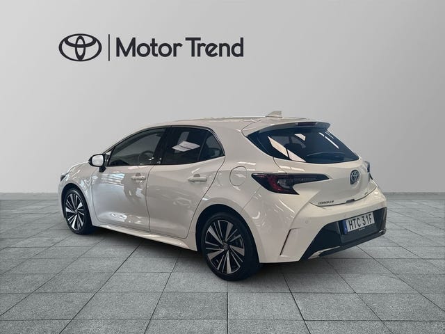 Toyota Corolla 2025 – bild 2