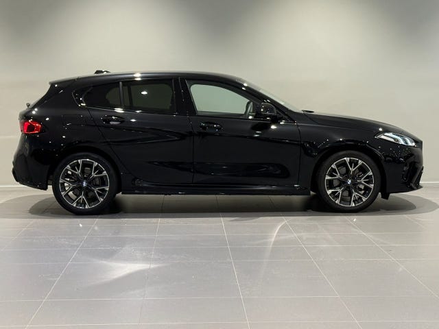BMW 120 2026 – bild 3