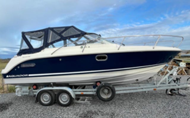 Aquador 23 DC bogpropeller, ankarspel Tiki 80 kärra