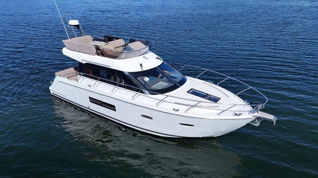Sealine F380