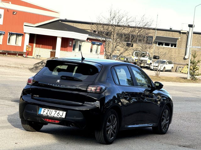 Peugeot 208 — bild 4 av 10