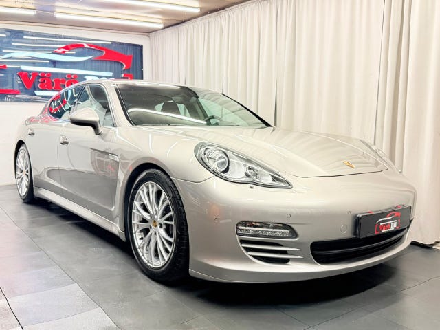 Porsche Panamera 4 2012