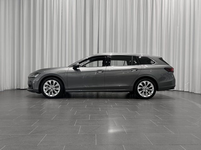 Skoda Superb 2025 – bild 2