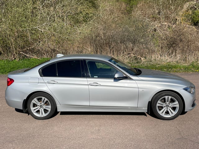 BMW 320d 2017 – bild 2