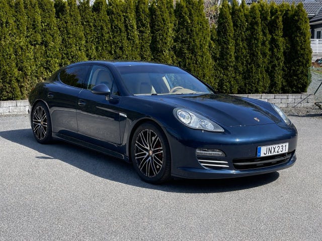Porsche Panamera 4 2011