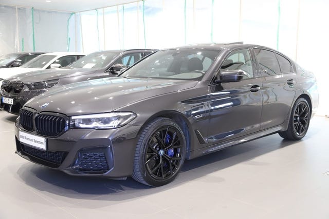 BMW 545e 2023