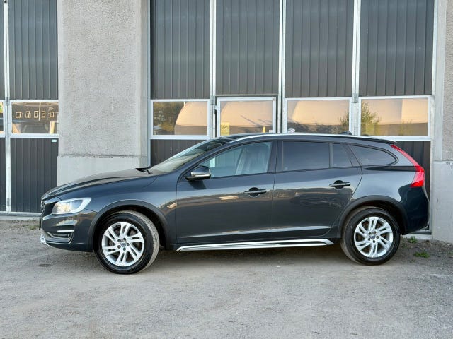 Volvo V60 Cross Country 2017 – bild 2