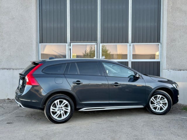 Volvo V60 Cross Country 2017 – bild 4
