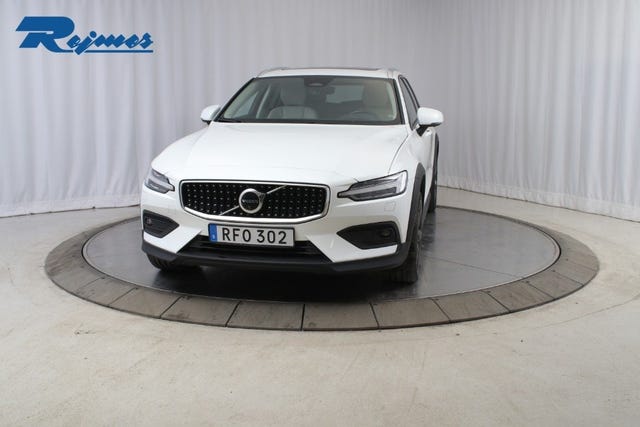 Volvo V60 Cross Country 2023