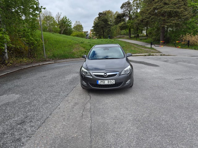 Opel Astra 2011