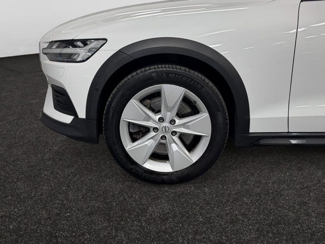 Volvo V60 Cross Country 2019 – bild 4