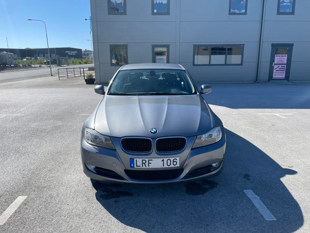 BMW 318i 2011