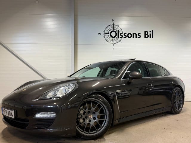 Porsche Panamera 4S 2011