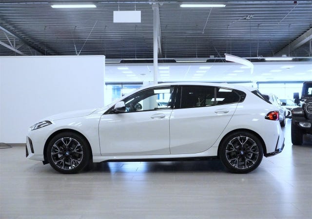 BMW 120 2026 – bild 3