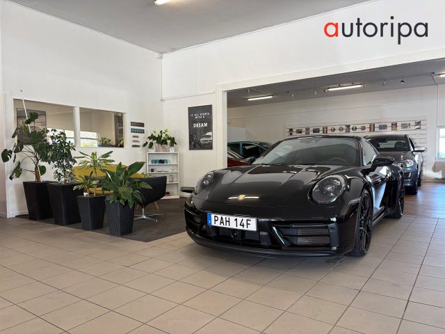 Porsche 911 Carrera 4 GTS 2023