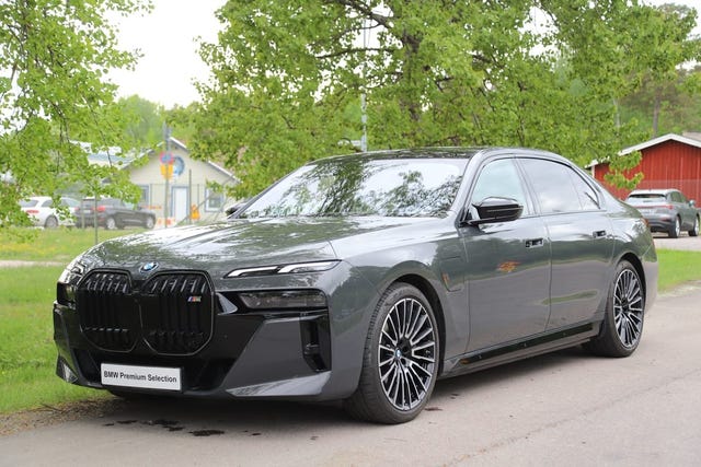 BMW M760Li 2025