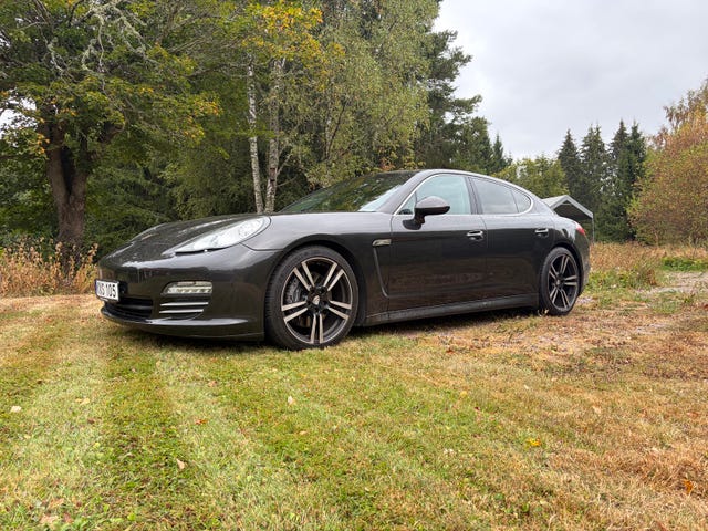 Porsche Panamera 4 2011
