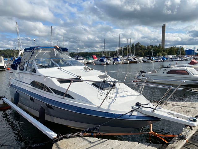 Bayliner 2455 Ciera – klassisk kabinbåt till salu