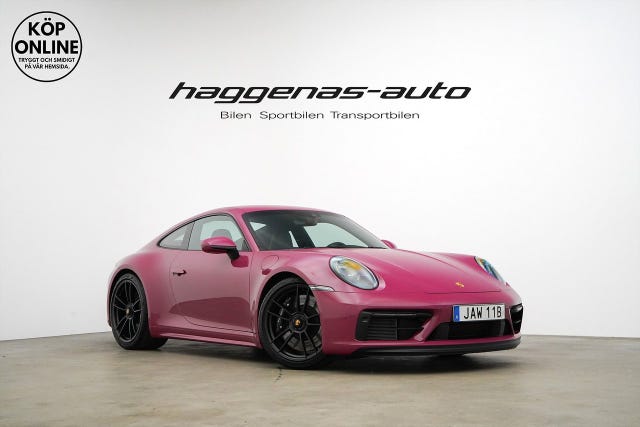Porsche 911 Carrera 4 GTS 2024