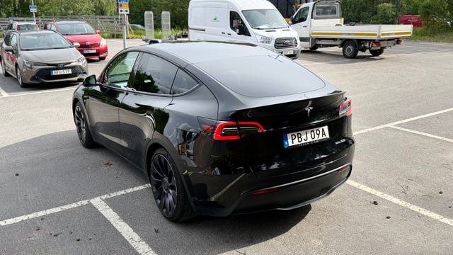 Tesla Model Y 2025