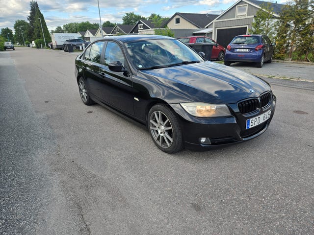 BMW 318d 2011 – bild 3
