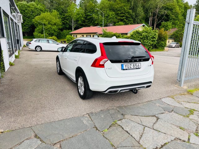 Volvo V60 Cross Country 2018 – bild 4