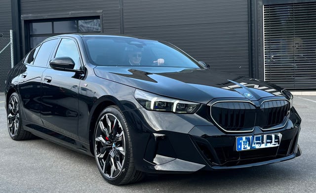 BMW 550e 2025