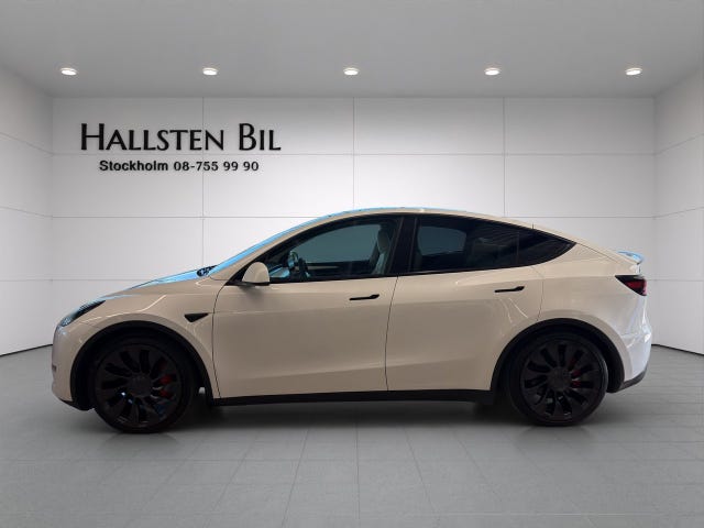 Tesla Model Y 2024