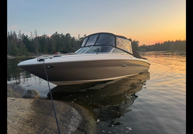 Sea Ray Sun Sport 220  - Endast 219 timmar - Trailer ingår