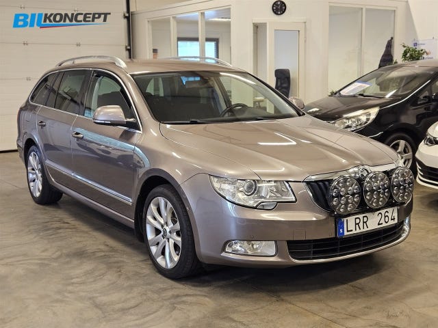 Skoda Superb 2011
