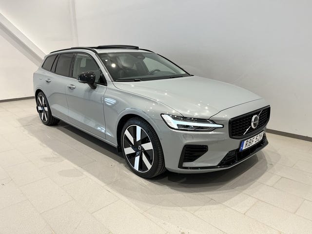 Volvo V60 2025