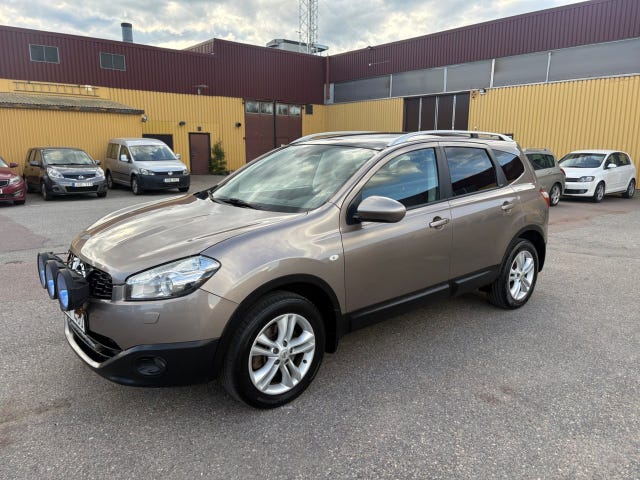 Nissan Qashqai+2 2010