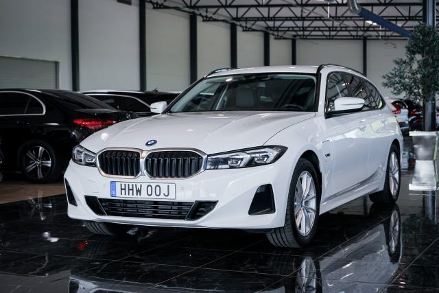 BMW 330e 2023