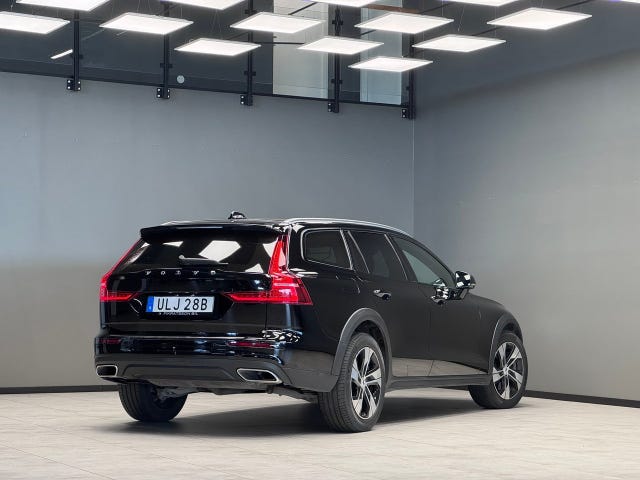 Volvo V60 Cross Country 2021 – bild 2