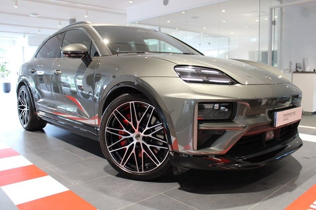 Porsche Macan Turbo 2024