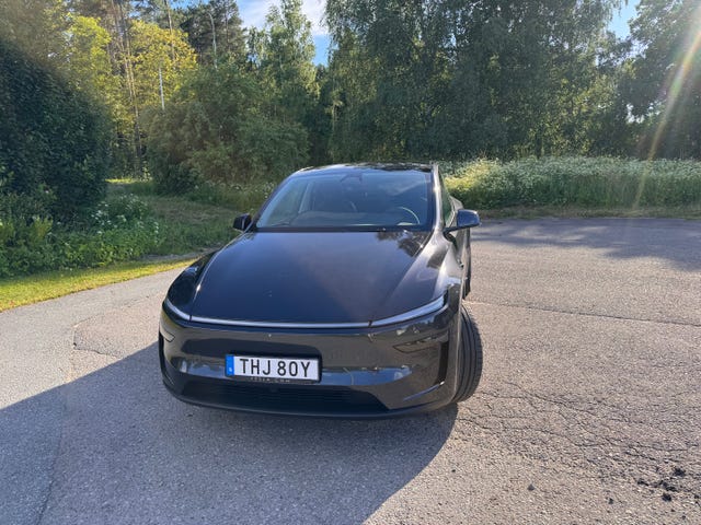 Tesla Model Y 2025
