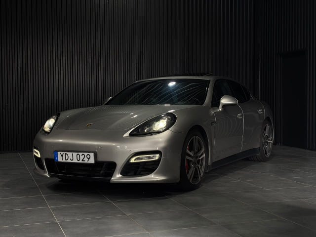 Porsche Panamera GTS 2013