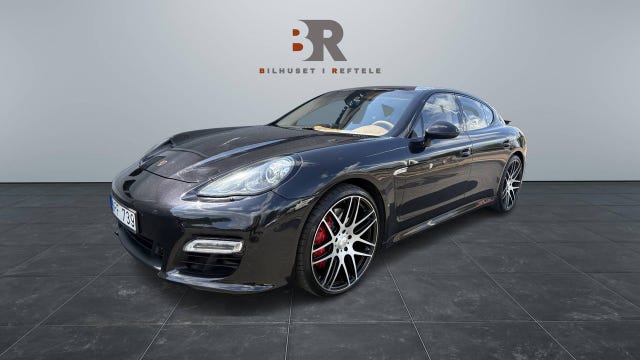 Porsche Panamera GTS 2013