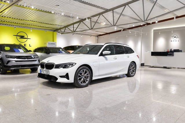 BMW 330e 2021