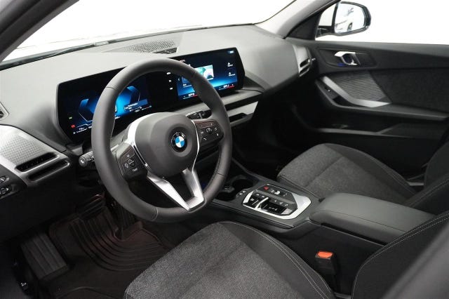 BMW 120 2025