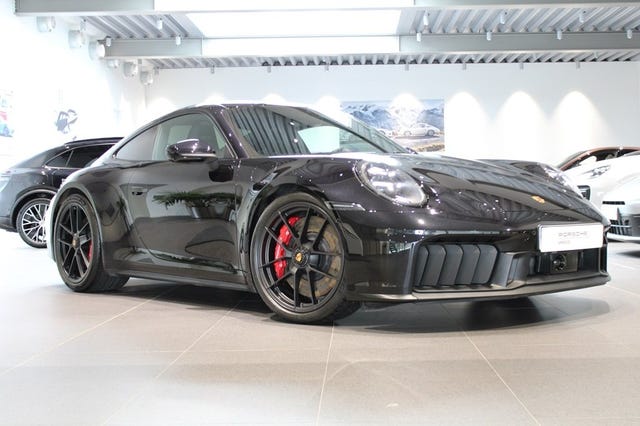 Porsche 911 Carrera 4 GTS 2025