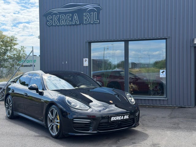 Porsche Panamera GTS 2015
