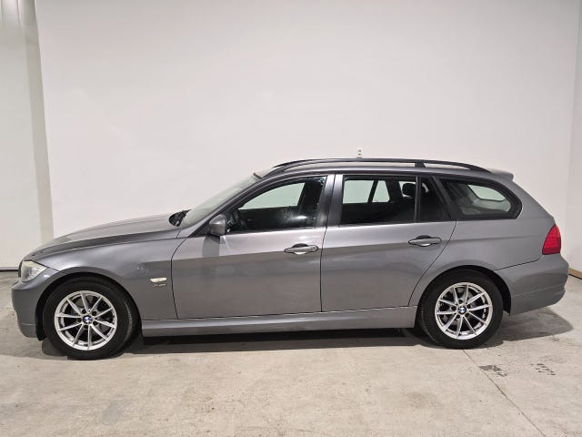 BMW 320d 2010 – bild 3