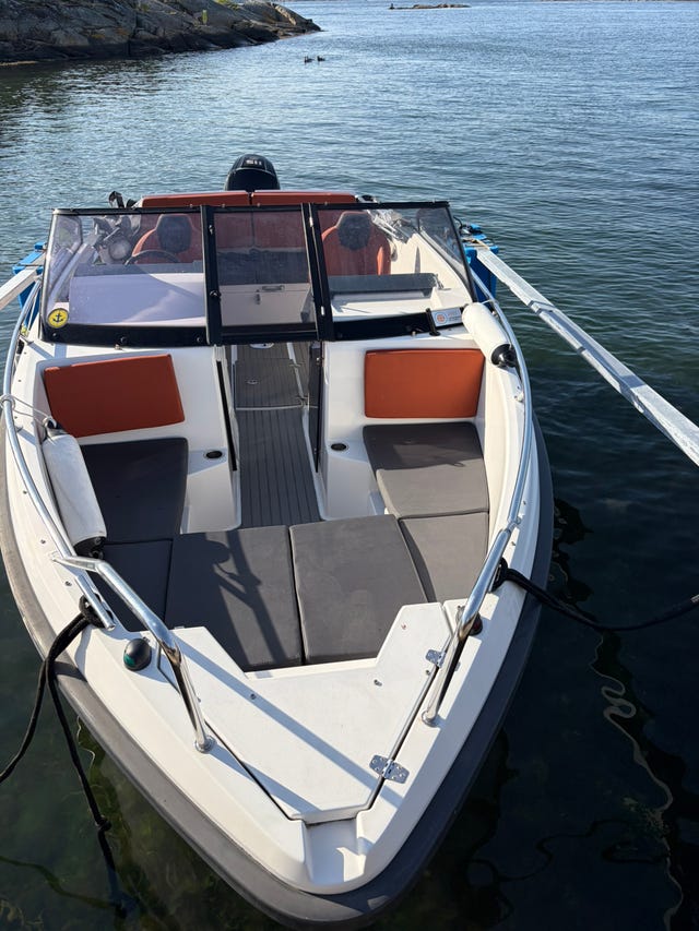Bella 600 R Bowrider 2016 – Mercury 115 hk – Endast 157 timmar