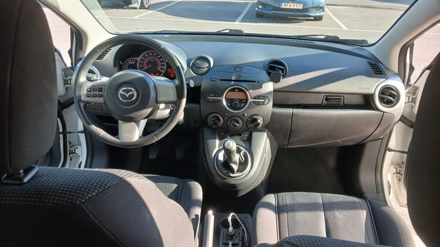Mazda 2 2010