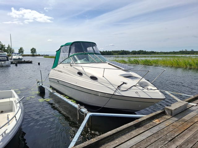 Regal 242 Commodore Snyggt välhållen extra allt